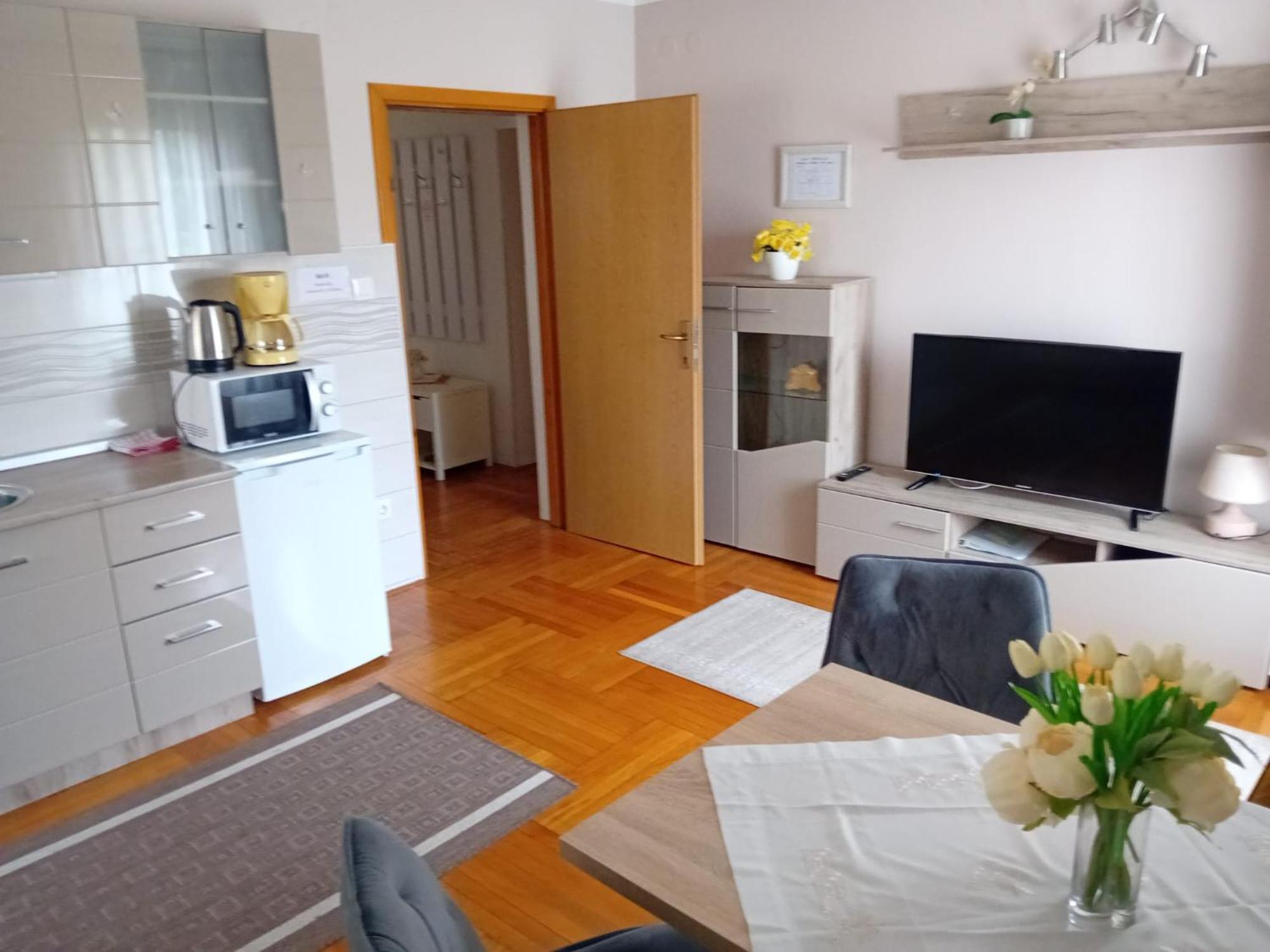 & 4 Rijeke 3* Karlovac